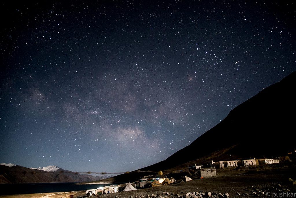 Experience the night gazing the stars, a bonfire, lakeside dinner, sunrise – Pangong has a lot to offer!